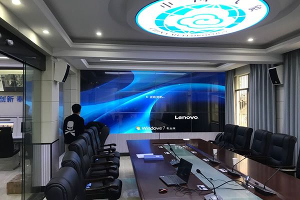 怎么選擇可靠的深圳無縫拼接屏廠家？