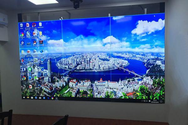 拼接屏的顯示有拼縫嗎_拼接屏是怎么實(shí)現(xiàn)無縫拼接顯示的？