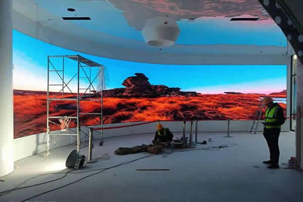 LED顯示屏是怎么做成弧形的？弧形LED屏顯示方案