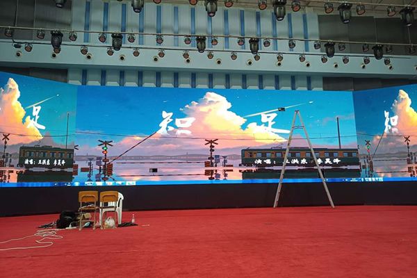 大型會(huì)場(chǎng)的大屏幕需要多大尺寸 ？