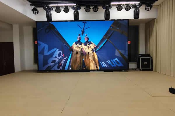 LED顯示屏可以當電視看嗎，多少錢一平方？